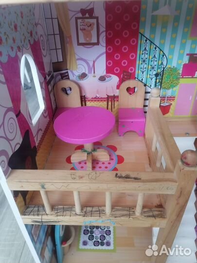 Кукольный домик с мебелью