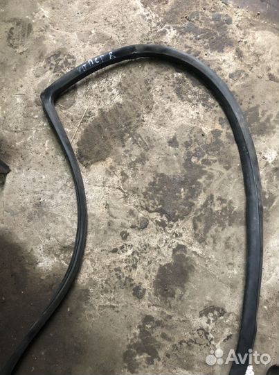 Уплотнитель двери передний Сузуки Гранд Витара 3