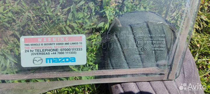 Боковое стекло Мазда 3