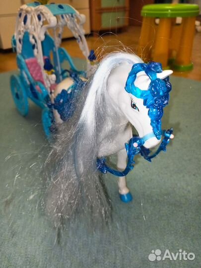 Карета с лошадью