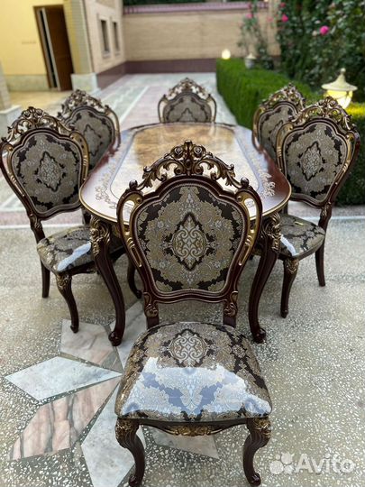 Кухонный стол и стулья