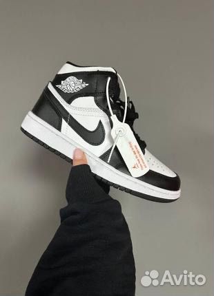 Air Jordan 1 Retro High OG Black White 2014