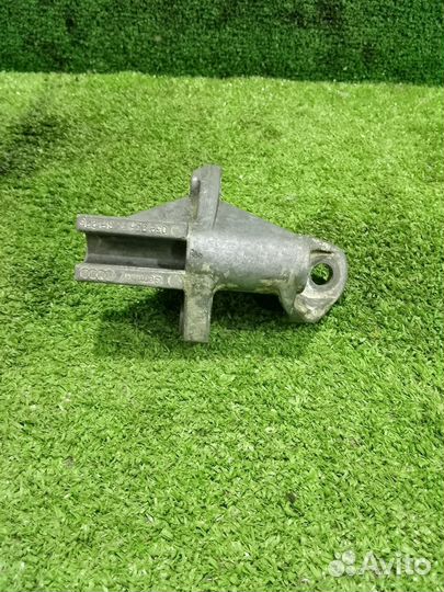 Кронштейн генератора Audi A6 Allroad Quattro C5