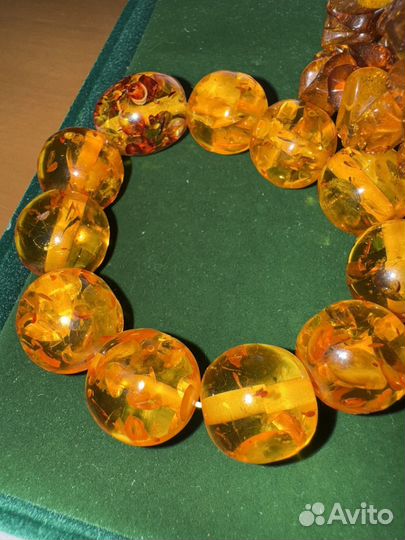 Роскошный комплект из природного янтаря новый