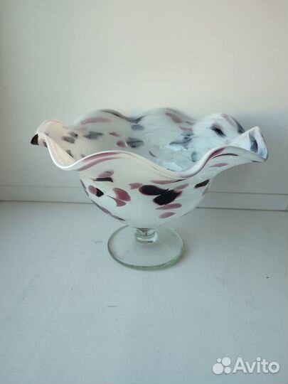 Ваза на ножке,конфетница сульфидное цветное стекло