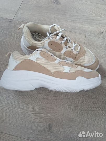 Кроссовки женские