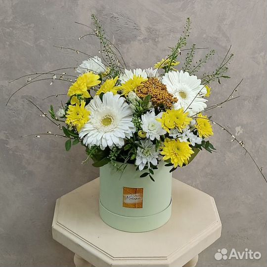 Цветочная композиция из живых цветов