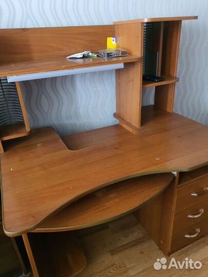 Компьютерный стол