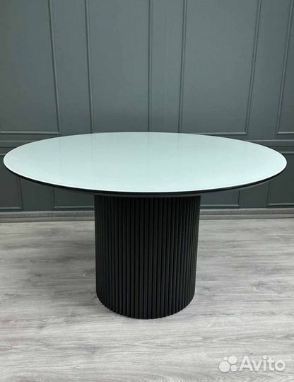 Стол обеденный круглый новый