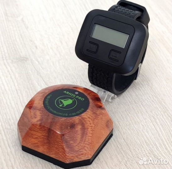 Кнопка вызова официанта Махагон и пейджер часы