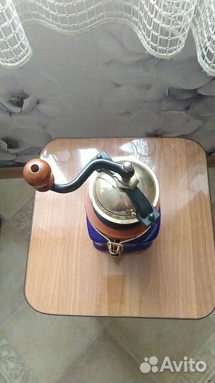 Кофемолка жерновая ручная