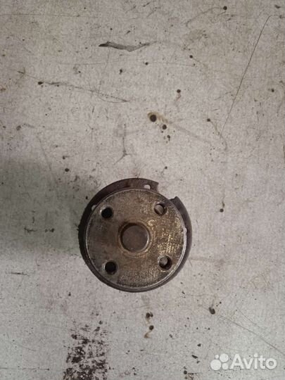 Помпа. Водяной насос Mercedes w123 мерседес 123