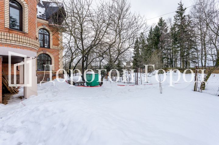 Коттедж 289 м² на участке 7,7 сот.