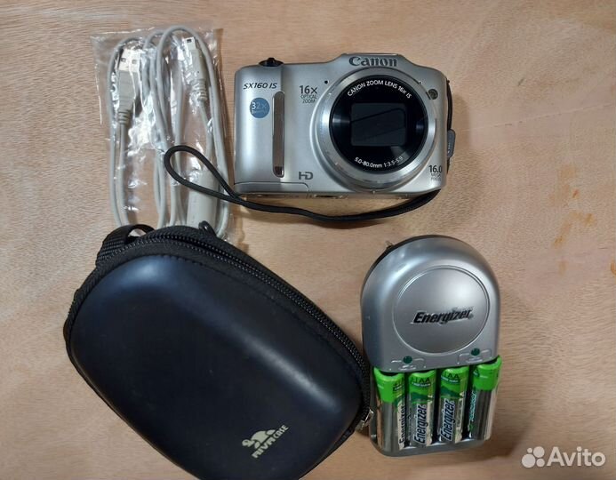 Компактный фотоаппарат canon