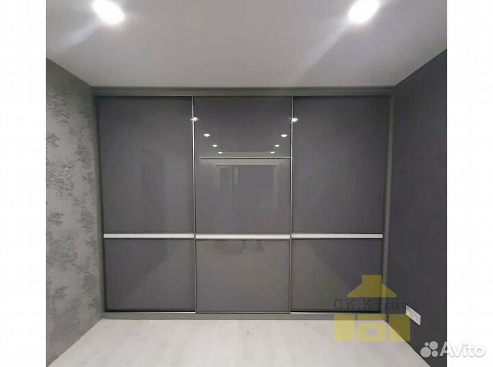 Зеркальный шкаф