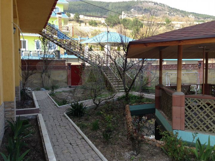 Гостиница, 1306 м²