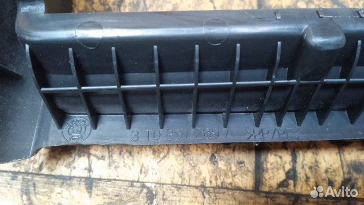 Накладка центральной консоли задняя Skoda Superb