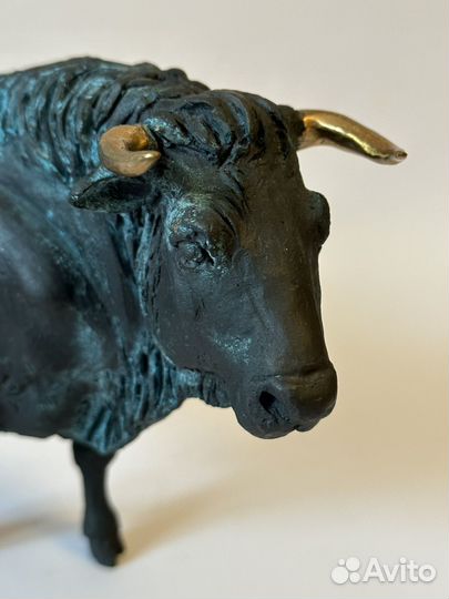 Статуэтка бронзовая золоторогий бык