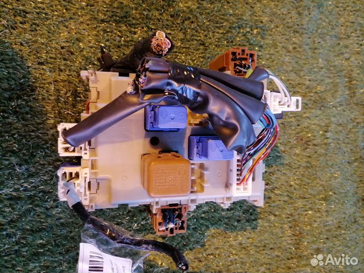 Блок предохранителей 243505N400 Nissan Serena PNC2