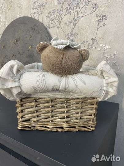 Корзинка плетеная с игрушкой