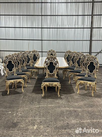 Стол и стулья