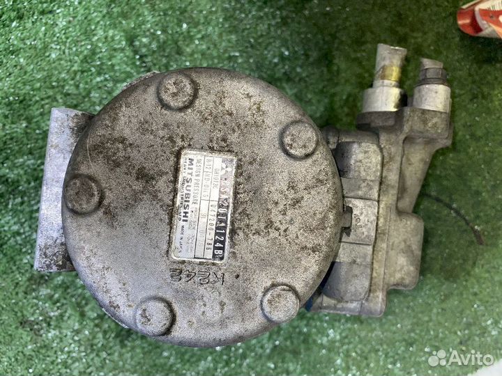 Компрессор кондиционера 4D65 Mitsubishi CSA201A124