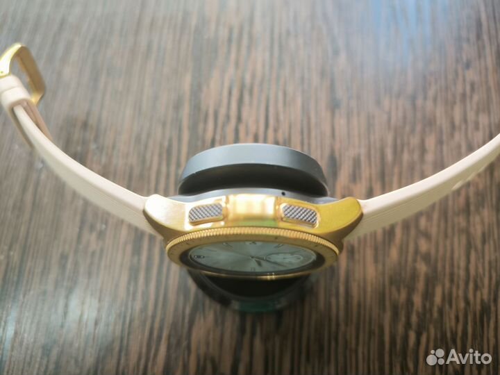 Купить Часы Samsung Galaxy 42 мм SM-R810