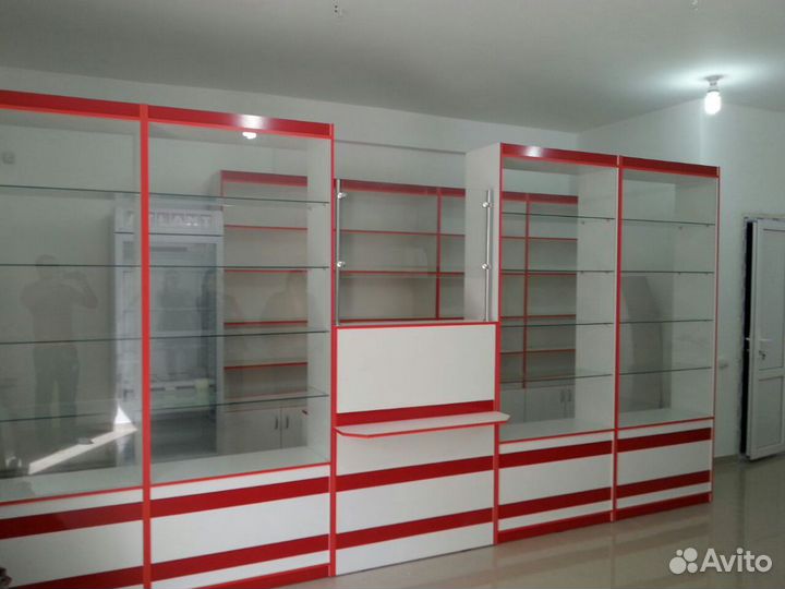 Стеллажи и прилавки