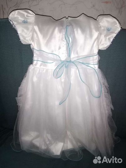 Платья и кольцо на платье