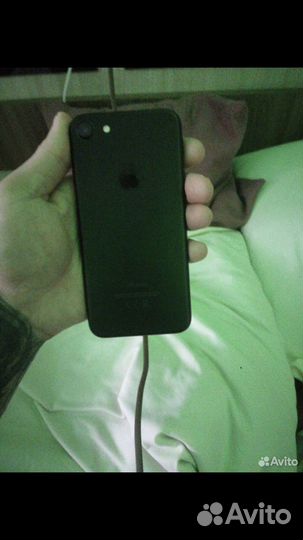 Телефон iPhone 7