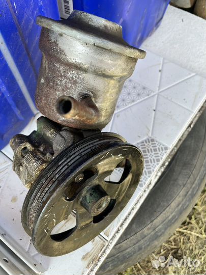 Насос гур toyota vitz 4431052011