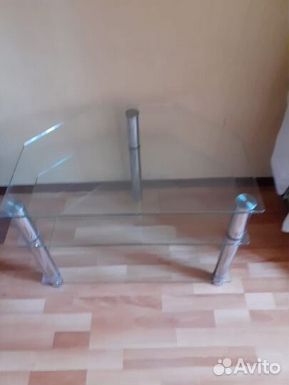 Стеклянный столик