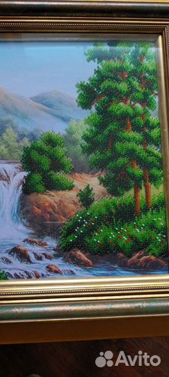 Картина вышитая бисером. Водопад