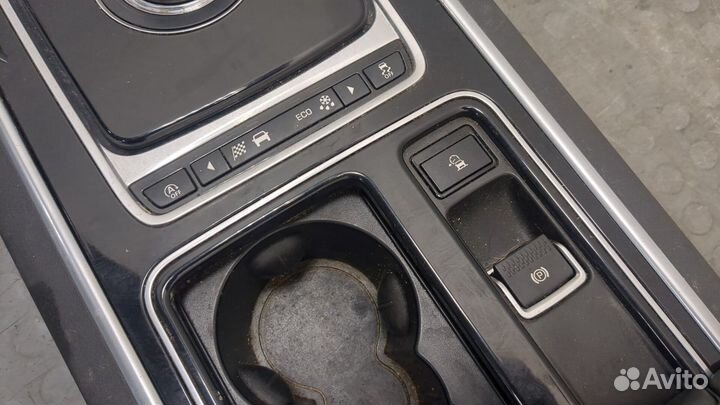 Консоль салона Jaguar XE 2015, 2017