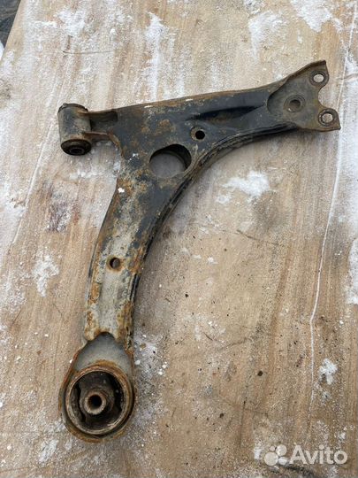 Byd f3 рычаг передний левый