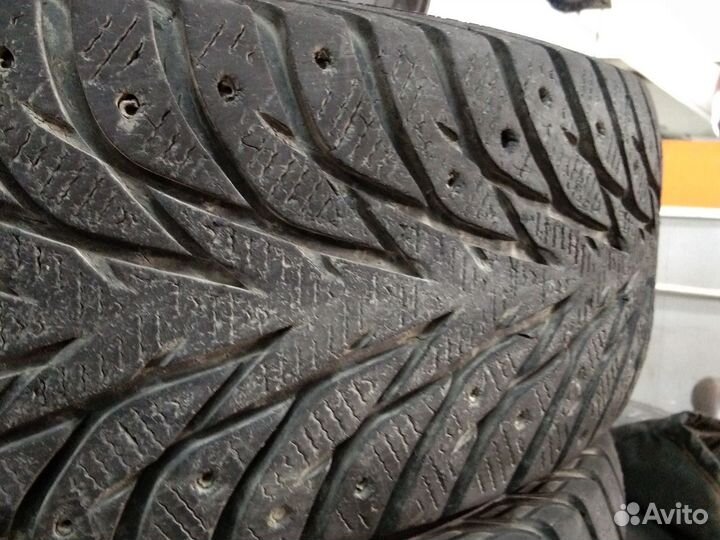 Yokohama Ice Guard Stud IG55 215/70 R16 100T