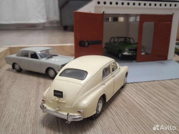 Модель автомобиля 1:43