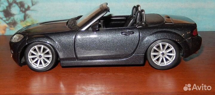 Модель автомобиля, масштаб 1/24