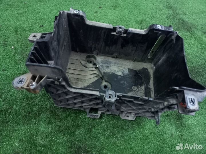 Площадка акб Renault Megane III 2009-2016