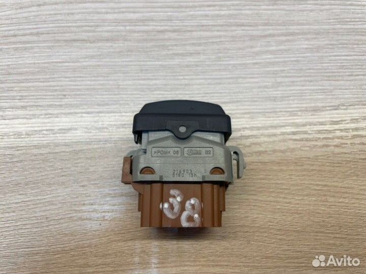 Кнопка парктроника Nissan Terrano