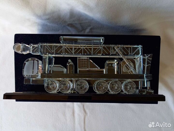 Сувенирная 3d модель автокрана стекло