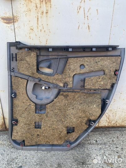 Обшивка двери toyota funcargo