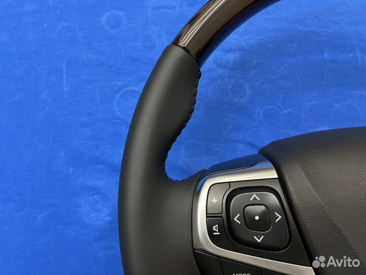 Оригинальный руль с косточкой Toyota Camry 55