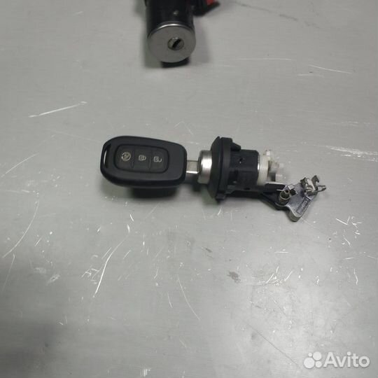 Замок зажигания Renault Sandero 2 K7M812 2019