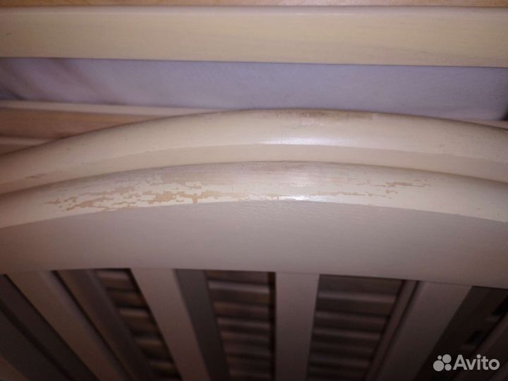 Детская кроватка с маятником и матрасом