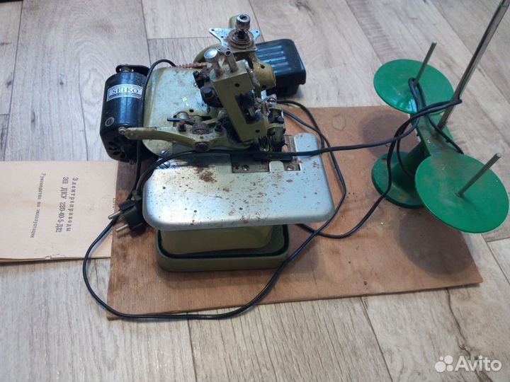 Продам оверлок советский
