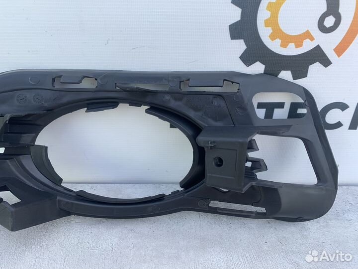 Решетка переднего бампера Mercedes A2048852423