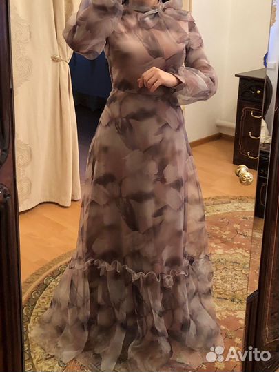 Нарядное женское платье