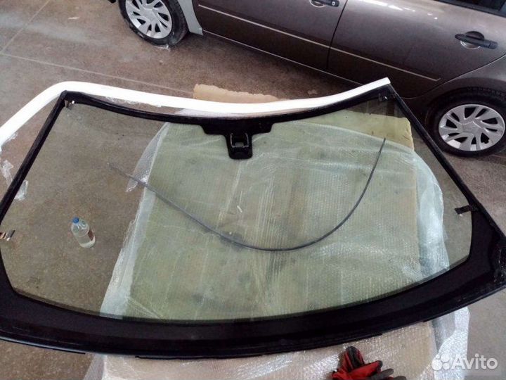 Стекло лобовое Land Rover Range Rover