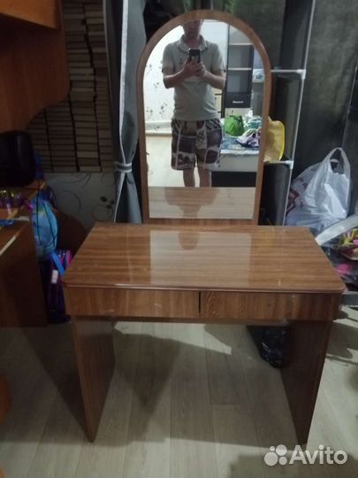 Туалетный столик с зеркалом бу